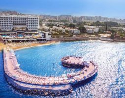 Azura Deluxe Resort & Spa Hotel